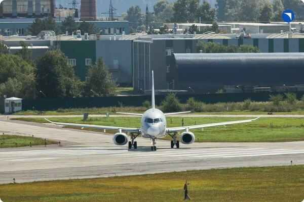 Первый «Суперджет-100», собранный по серийным технологиям, поднялся в небо